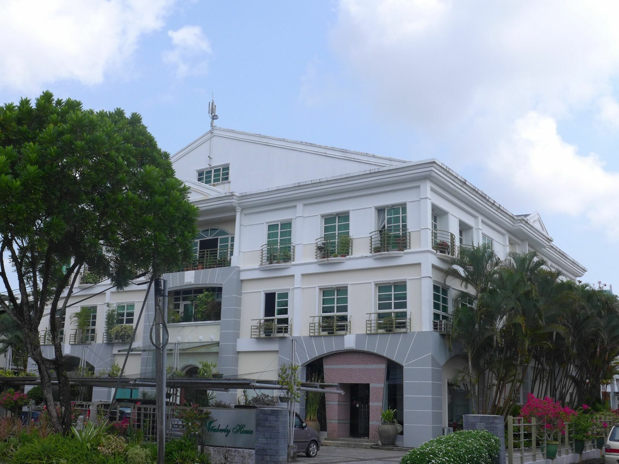 Wesberly Apartments Κουτσίνγκ Εξωτερικό φωτογραφία
